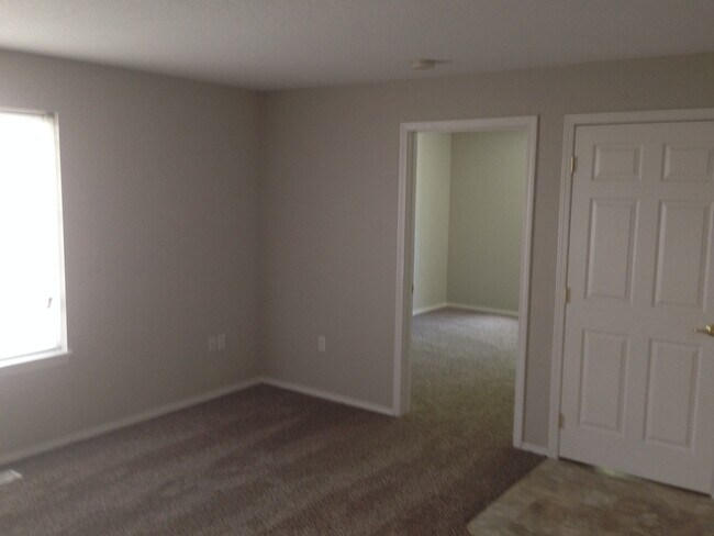 Building Photo - 121 N Avenger Ln