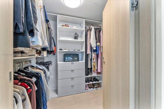 Building Photo - 1000 Brickell Plaza