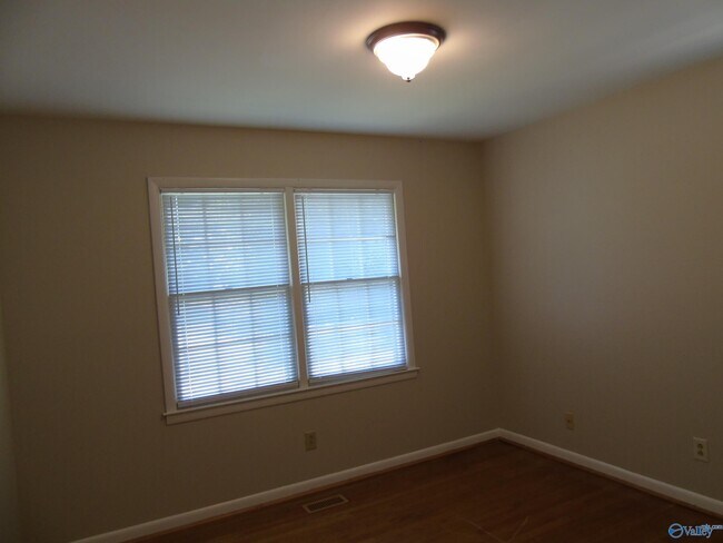 Building Photo - 2213 Maysville Rd NE