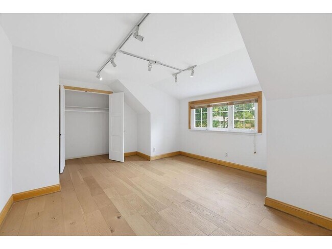 Building Photo - 2615 Shadywood Rd