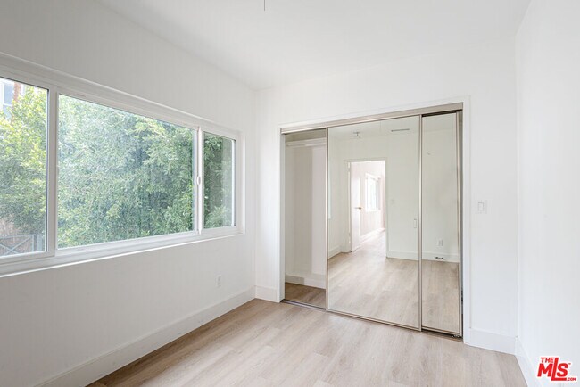Building Photo - 1040 N Crescent Heights Blvd
