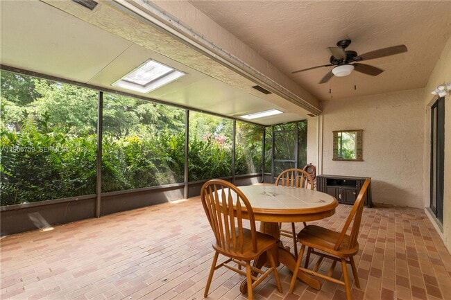 Building Photo - 9360 Chelsea Dr S