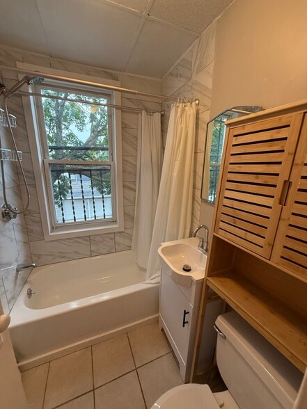 Building Photo - 150 Fifth Unit 2