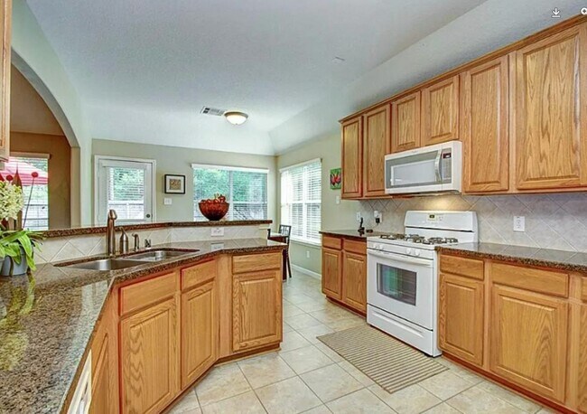 Building Photo - 3 Gilded Crest Ct