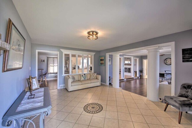 Building Photo - 6447 S Franklin Rd