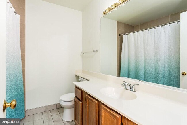 Building Photo - 14 Tivoli Lake Ct