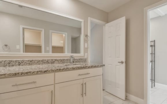 Building Photo - 2119 Woodstream Dr