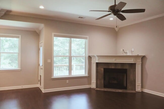 Building Photo - 205 Windcrest Cir