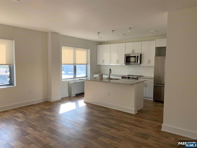 Building Photo - 301 Beech St