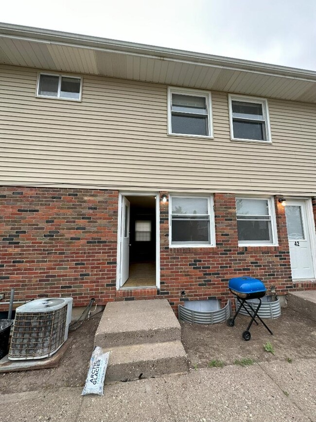 Primary Photo - 32-46 Manor Drive - 44