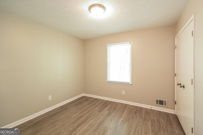 Building Photo - 2300 Leaf Land Dr