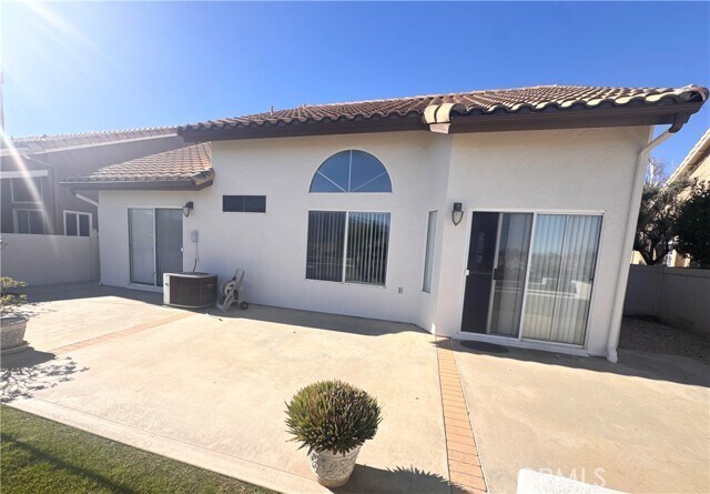 Building Photo - 1284 Fairway Oaks Ave