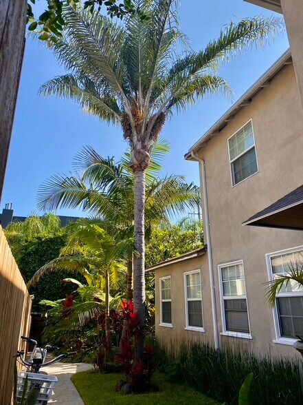 Building Photo - 11647 Ayres Ave