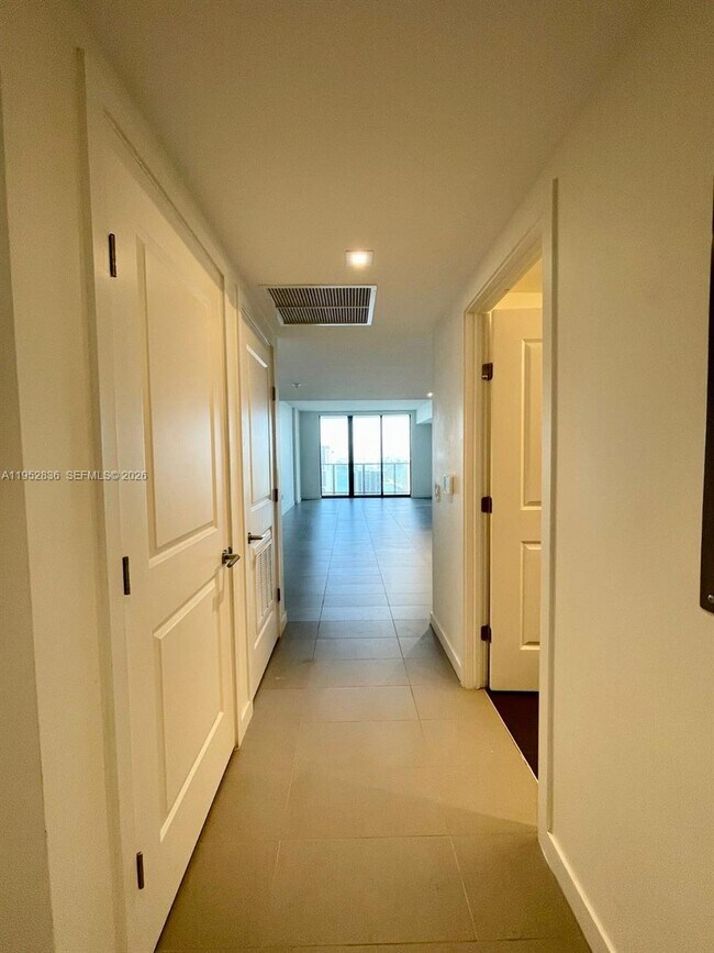 Building Photo - 1600 NE 1st Ave