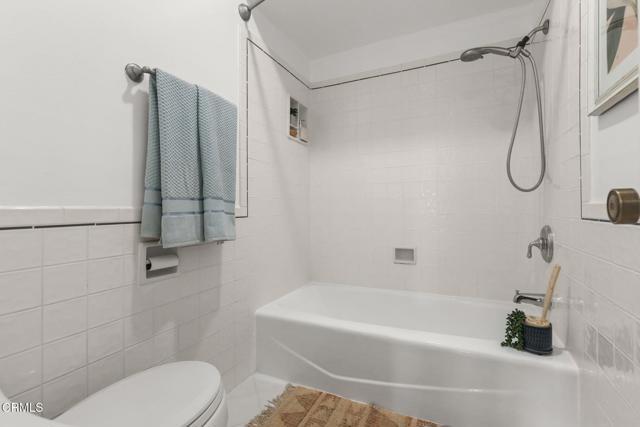 Building Photo - 640 S Lake Ave