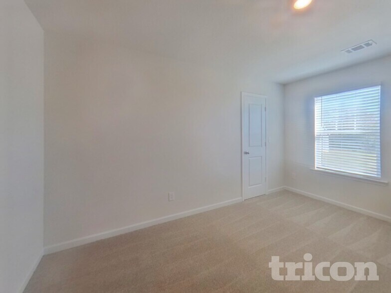 Building Photo - 823 Athens Ln