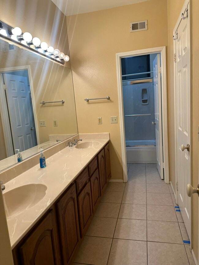 Building Photo - 42263 Valley Vista Dr