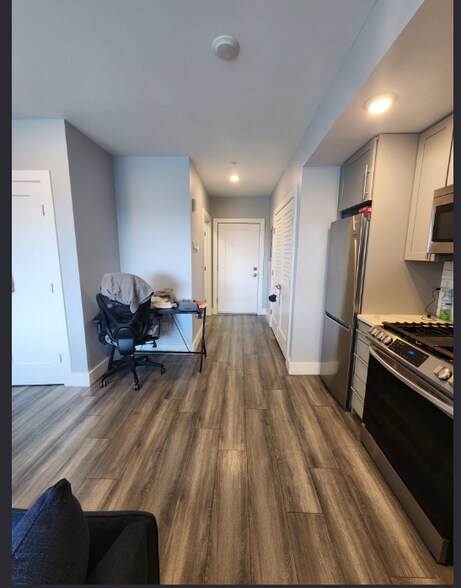 Building Photo - 55 W Fifth St