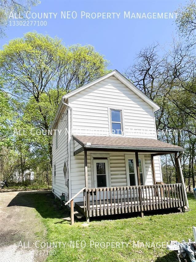 Primary Photo - 143 Roswell St