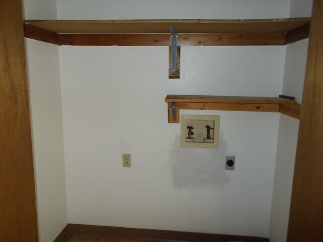 Building Photo - 321 Aristocrat Dr