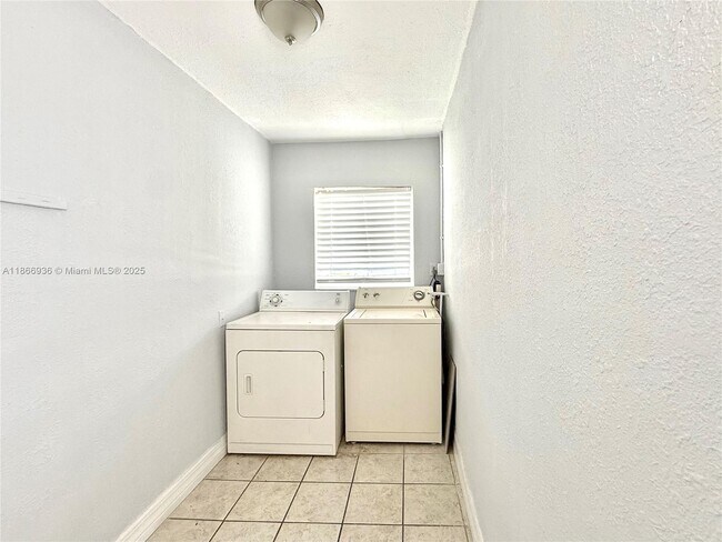 Building Photo - 15800 NW 39th Pl
