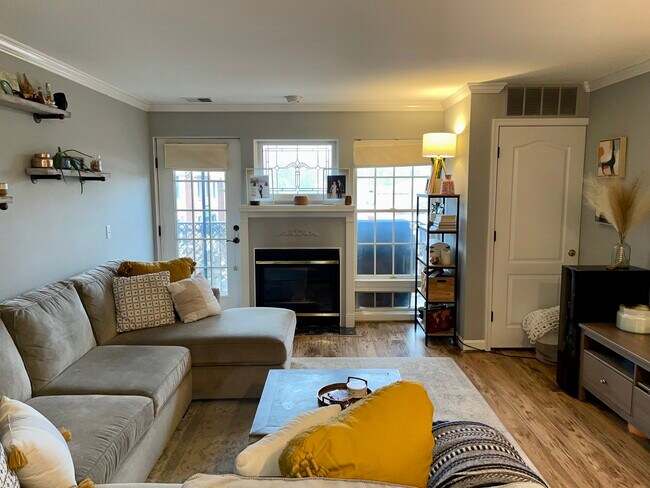 Building Photo - 6940 Fairfax Dr