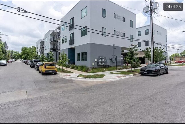 Building Photo - 2709 E 5th St.