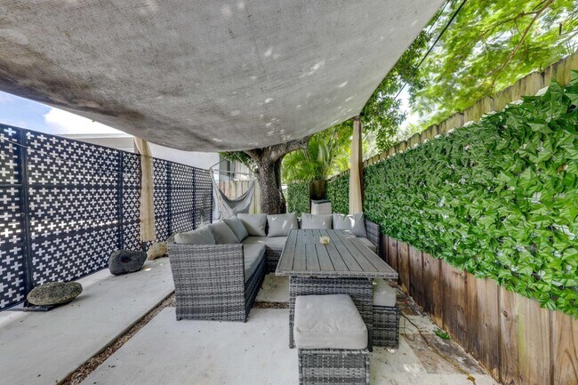 Building Photo - 3609 SW 58th Ave