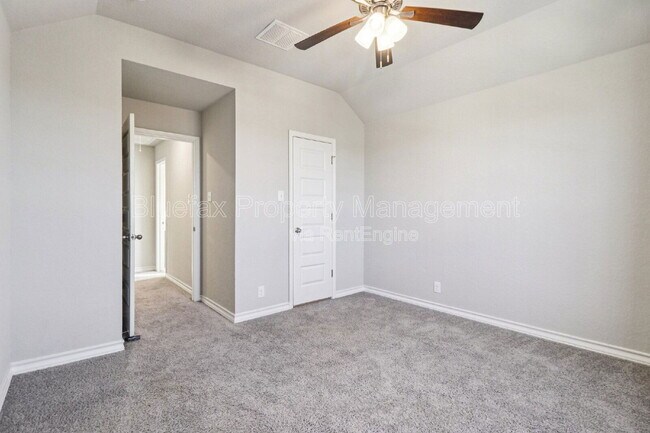 Building Photo - 10208 High Noon Dr