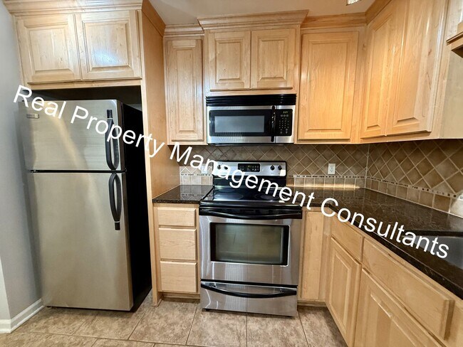 Building Photo - 2 Bedroom In Westport Rent Special