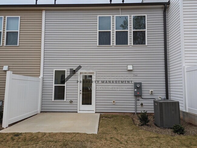 Building Photo - 1527 Smoky Mountains St