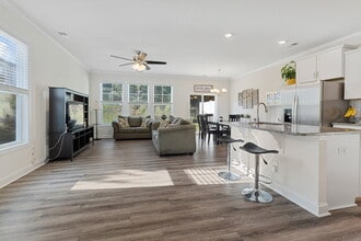 Building Photo - $2,595 - 3 Bedroom 2.5 Bathroom Townhouse ...