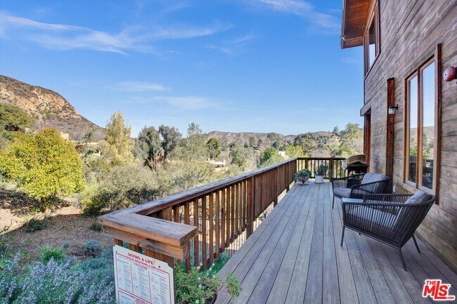Building Photo - 1850 Olivera Dr