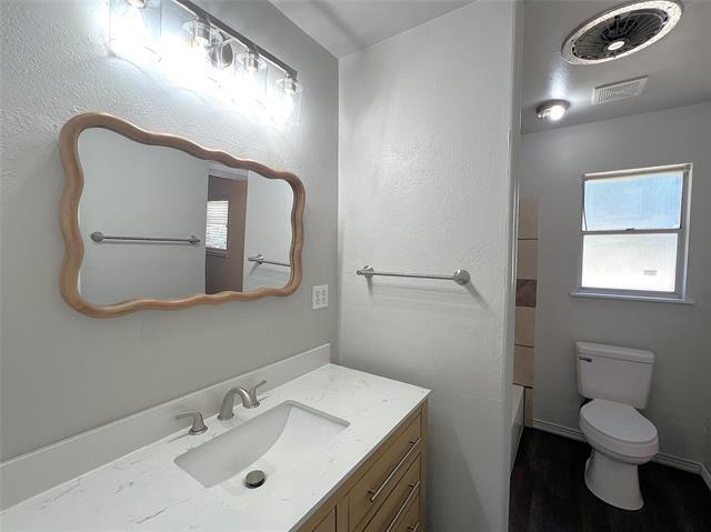 Building Photo - 1431 Eastview Dr