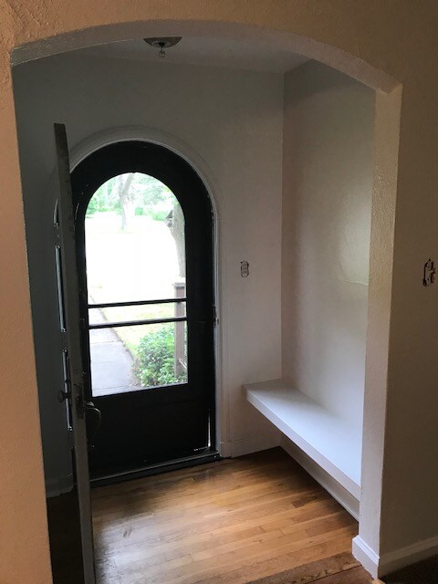 Building Photo - 228 W Nelson St