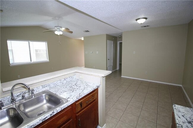 Building Photo - 12331 Alderbrook Dr