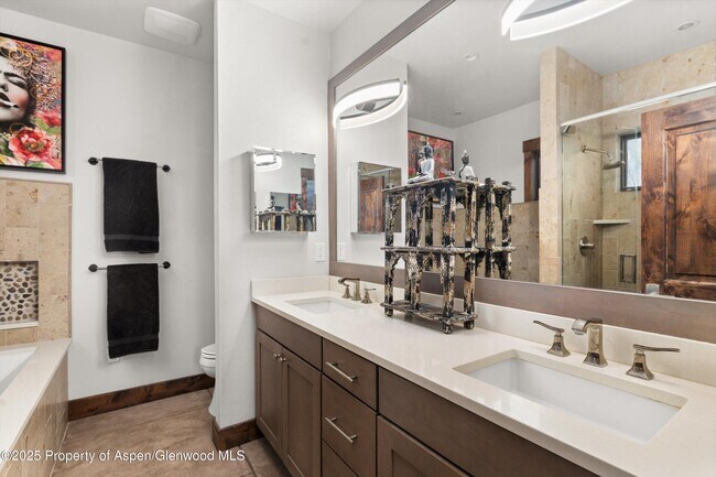 Building Photo - 160 Equestrian Way