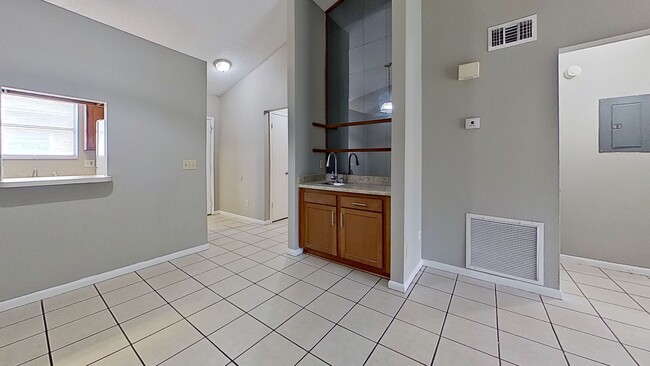 Building Photo - Renovated 2Bed/2Bath Patio Home - Jefferson Square in Orange Park