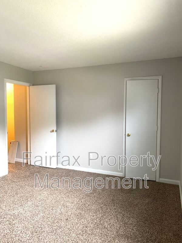 Building Photo - 1419 Cherrycrest Drive