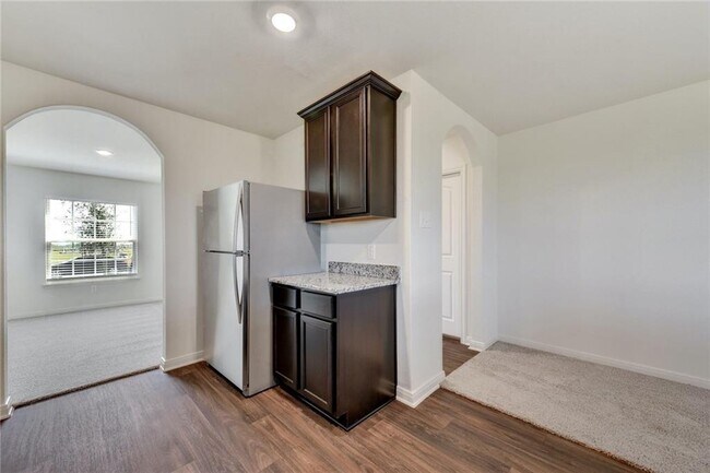 Building Photo - 353 Cres Park Dr