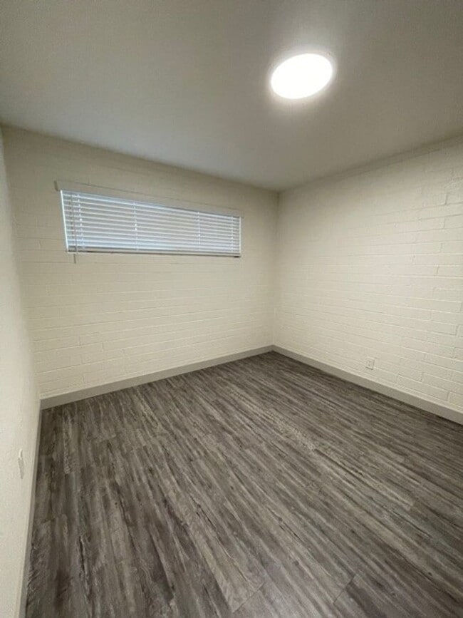 Building Photo - 3031 N 69th Pl