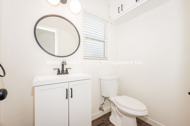 Building Photo - Beautifully Remodeled 3 Bed / 1.5 Bath Bellflow Home with New Upgrades Throughout