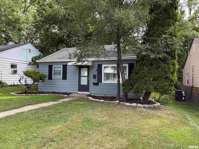 Building Photo - 3824 N Dayton Ave