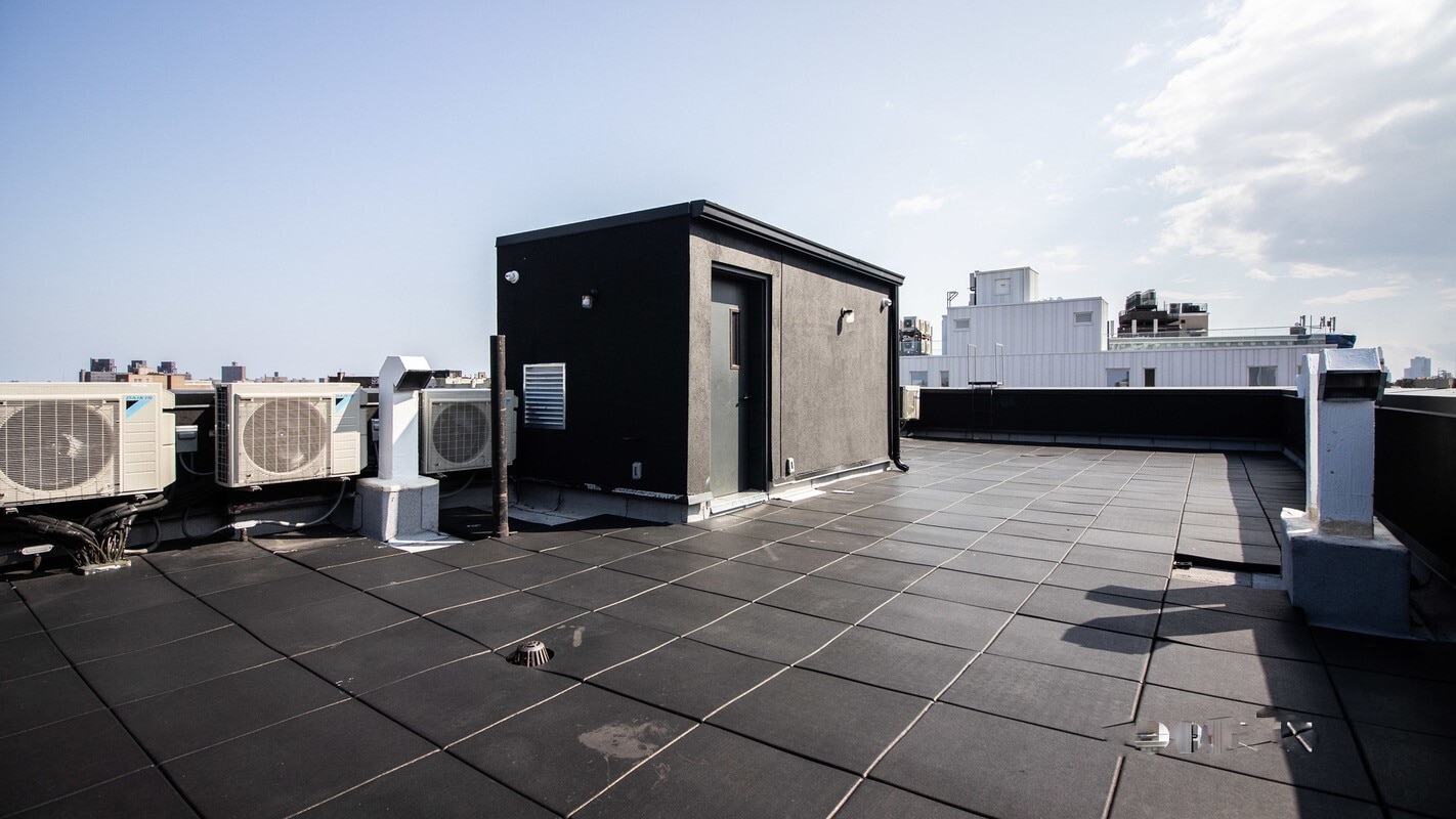 Building Photo - 301 Broadway