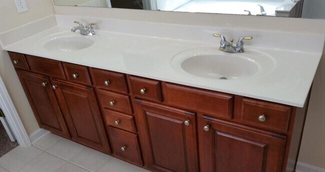 Building Photo - 4 Bedroom Single Family Rental in Great Du...