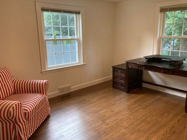 Building Photo - 10 Samoset Ln
