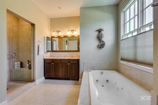 Building Photo - 932 Westmoor Rd