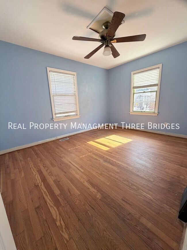 Building Photo - 35 S Barat Ave