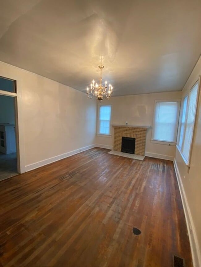Building Photo - Two Bedroom Duplex in Downtown Woodruff!