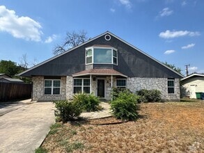 Building Photo - Ready For Move In - Nicely Renovated Large...